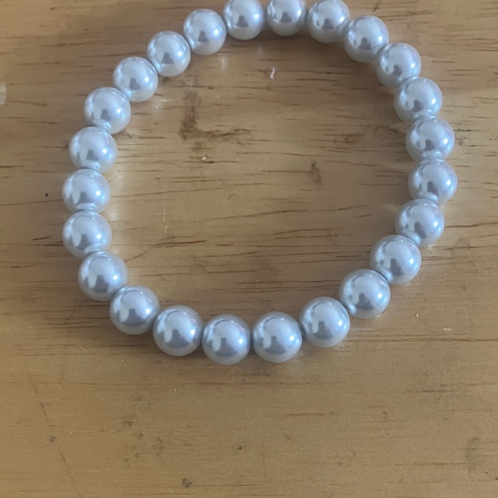Elegant soft silver stretch Pearl Bracelet